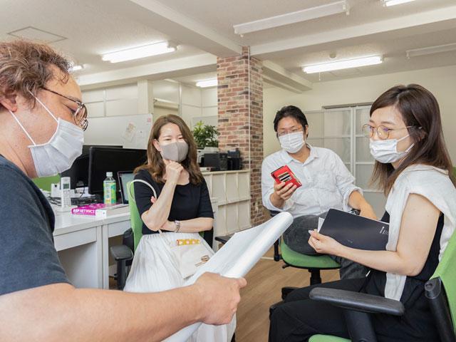 同社はデザインと技術を駆使して社会の問題解決を図る専門家集団だ。