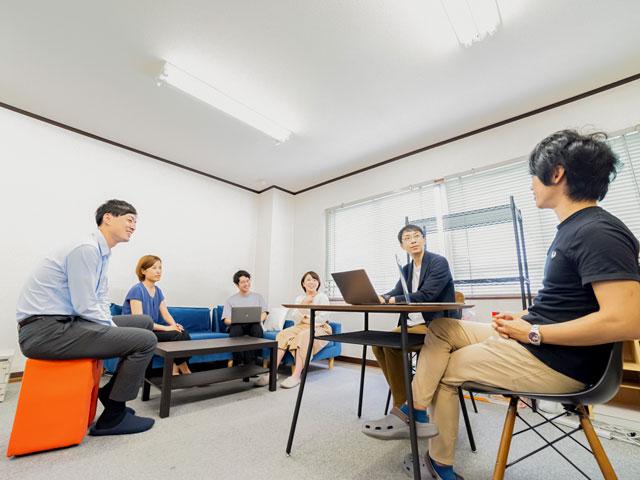 同社で働くメンバーは、大手企業・有名ベンチャー等、華々しいキャリアから転職してきた者も多い。