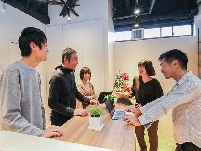 AI画像解析を専門とする東大発ベンチャーとコラボレーションして、介護の現場、特に患者や高齢者の部屋での転倒事故を防ぐための行動解析システムを開発している