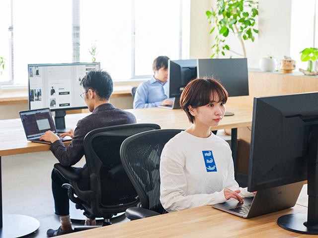 フリーアドレスなので、毎回好きな席で気分を変えて仕事ができます。