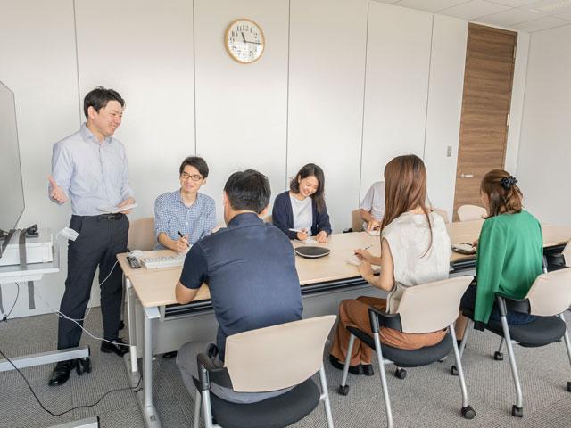 賃貸住宅入居者向けの家財保険を中心に着実な成長を遂げ、少額短期保険業界のリーディングカンパニーとなっている。