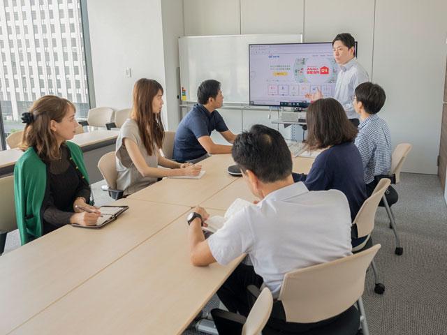 現在の課題は保険のデジタル化だ。