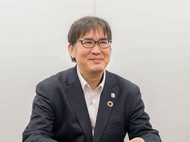 温泉の効能を科学的に実証し、老人ホームに温泉を運んで入居者の湯治に利用する等、科学的なアプローチで介護業界の常識にチャレンジしている。