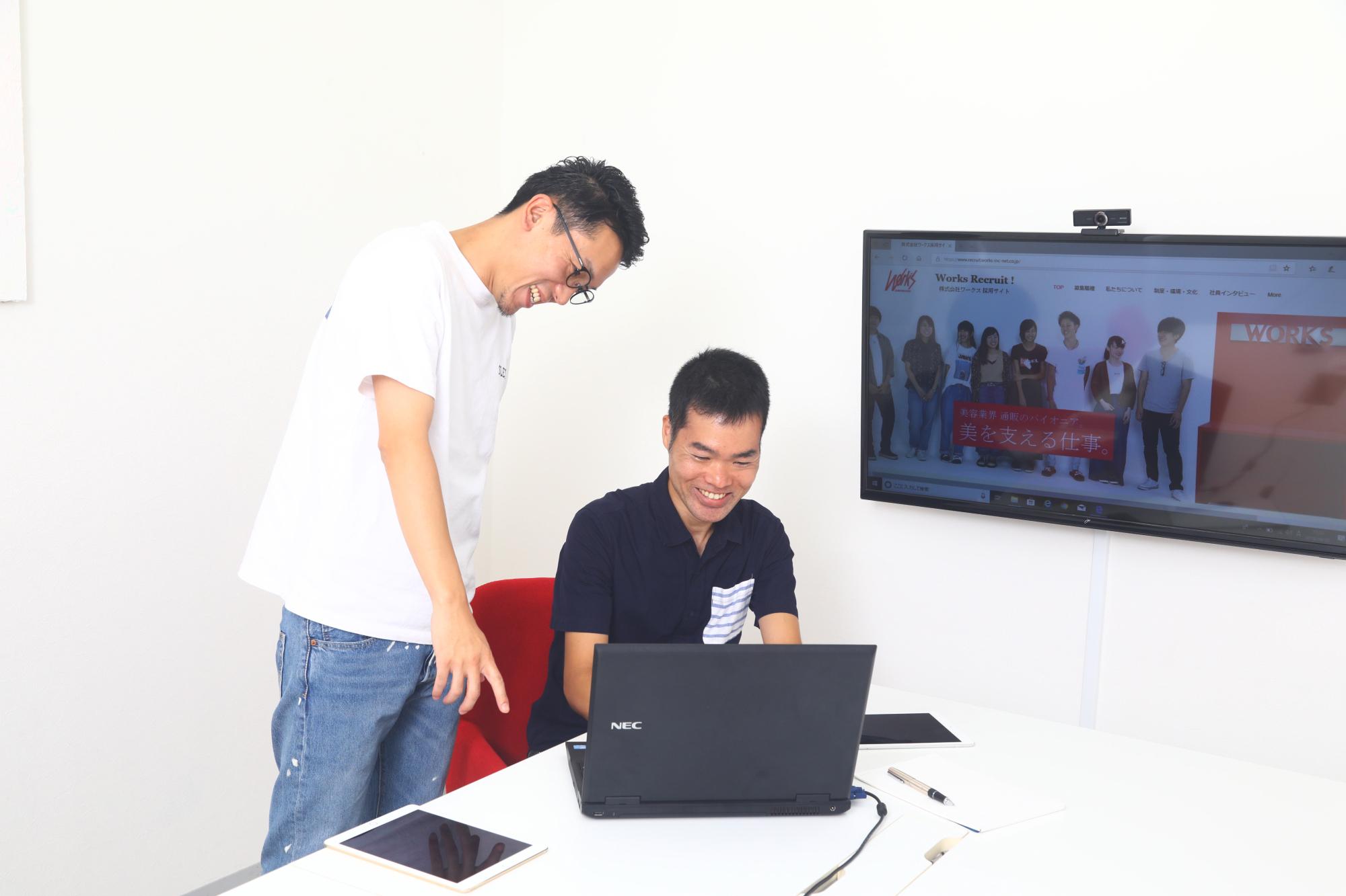 取扱商品は、シャンプーやヘアカラーなどの消耗品やハサミなどの道具類だけでなく、コスメや下着、日用品まで約3万アイテムを揃え、なかなか外出できないオーナーに翌日配送を基本に便宜を提供。