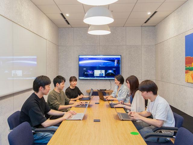 ほとんどの人が経験したことのない分野なので教育体制は充実。“宇宙未経験”の人でも活躍が可能です。