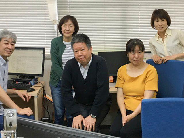 創業者の浮川初子氏が代表取締役専務を務めていることもあり、女性に配慮した制度（産休・育休や子育て中の時短勤務等）を柔軟に運用している。
