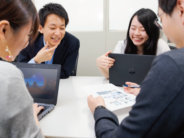 同社では、クライアントの状況を深く理解し、信頼関係を作ることを重視している。