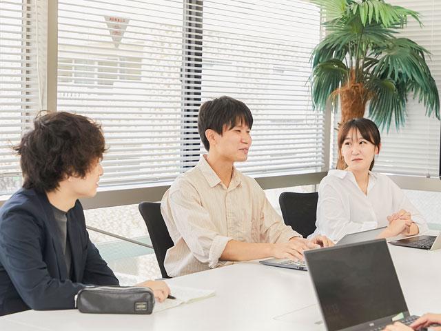 自社メディア事業で培った集客ノウハウをデジタルマーケティングサービスとして提供することで堅実な成長を続けている。