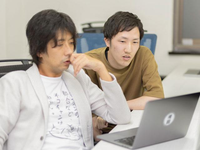 芸能人やスポーツチームがファンと一緒にオンライン上でコミュニティを構築するサービス『ブタイウラ』を開発・運営。