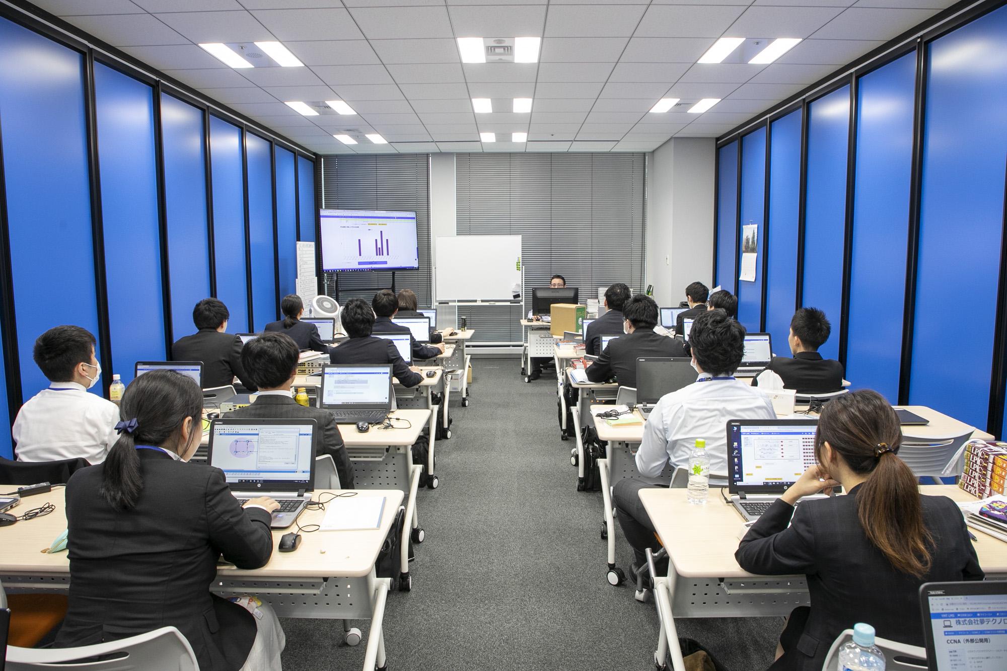 同社の特徴は、高いスキルを持つエンジニアを多数抱え、顧客のさまざまなニーズをカバーできること。