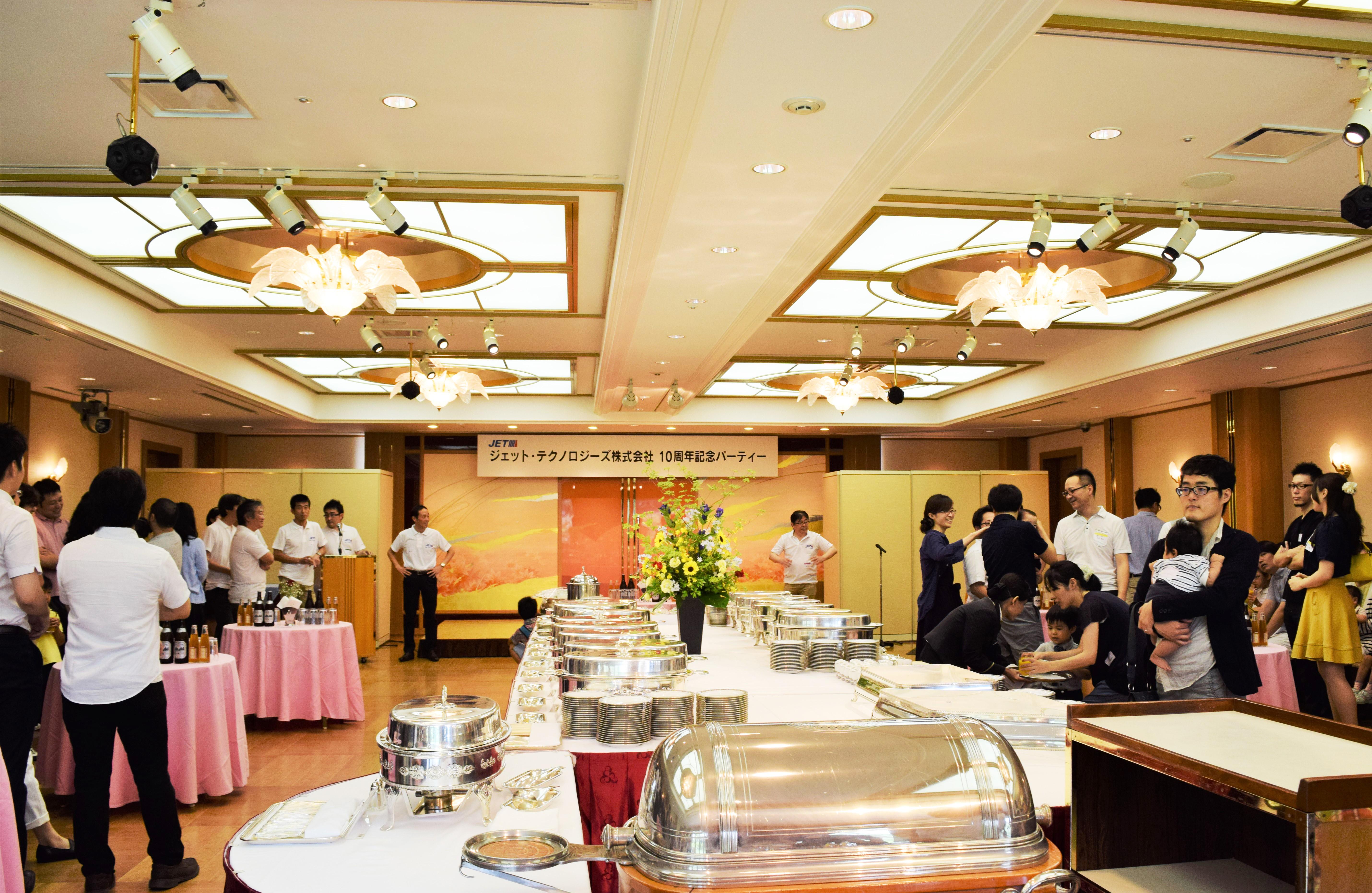 社員とそのご家族も参加した１０周年記念パーティ