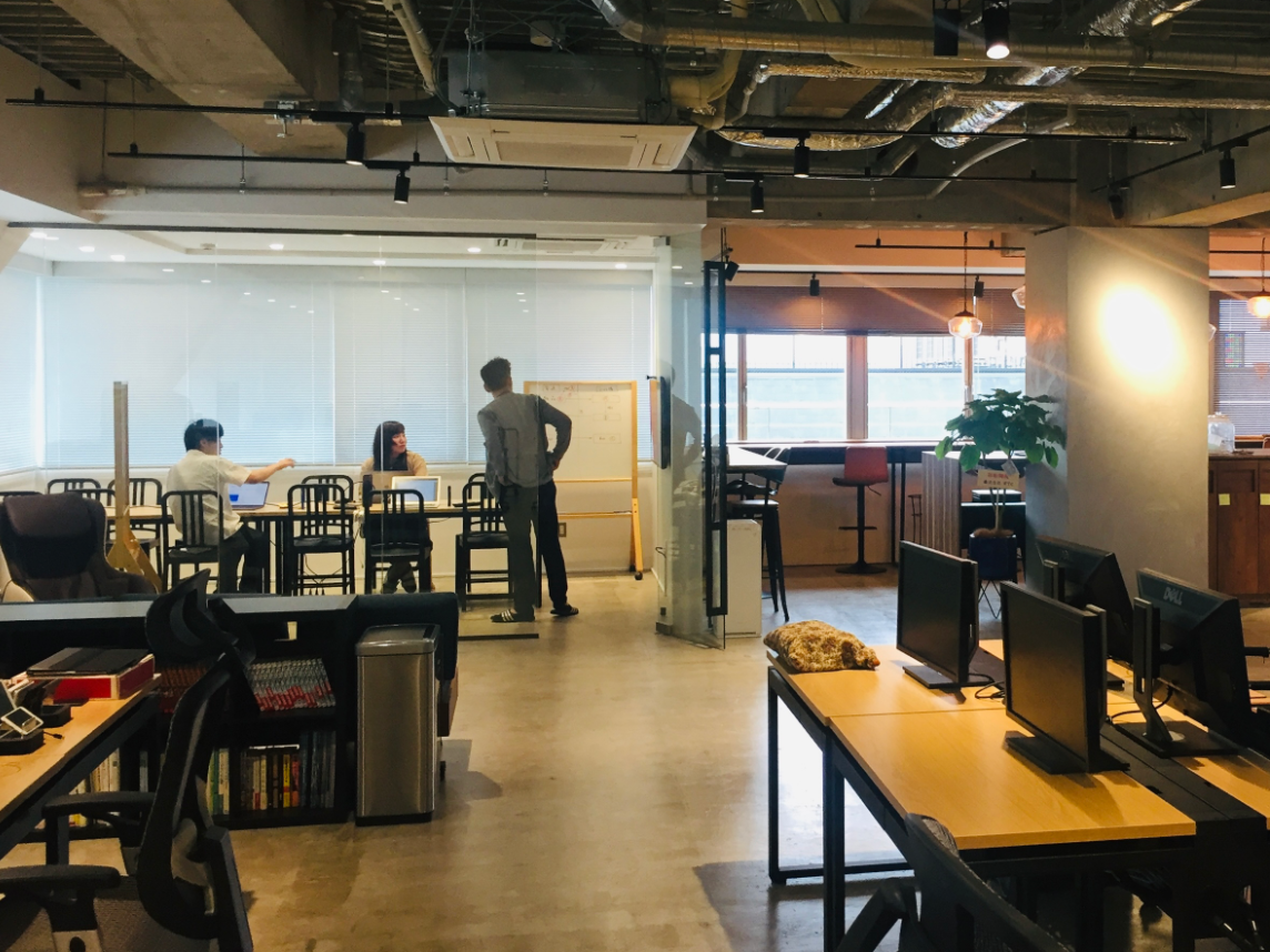 受託開発を中心に、デジタルクリエイティブの企画戦略・UIUX設計・デザイン・開発をワンストップで提供。