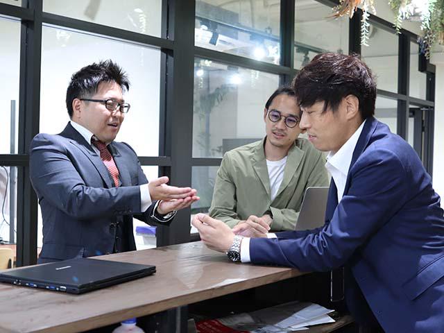 デジタルマーケティングを主軸に大きく2つの事業で成長を続ける。