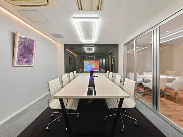 入社後は顧客管理システムの開発～保守のほか、WEBアプリ等の新サービス開発にもチャレンジ可能。