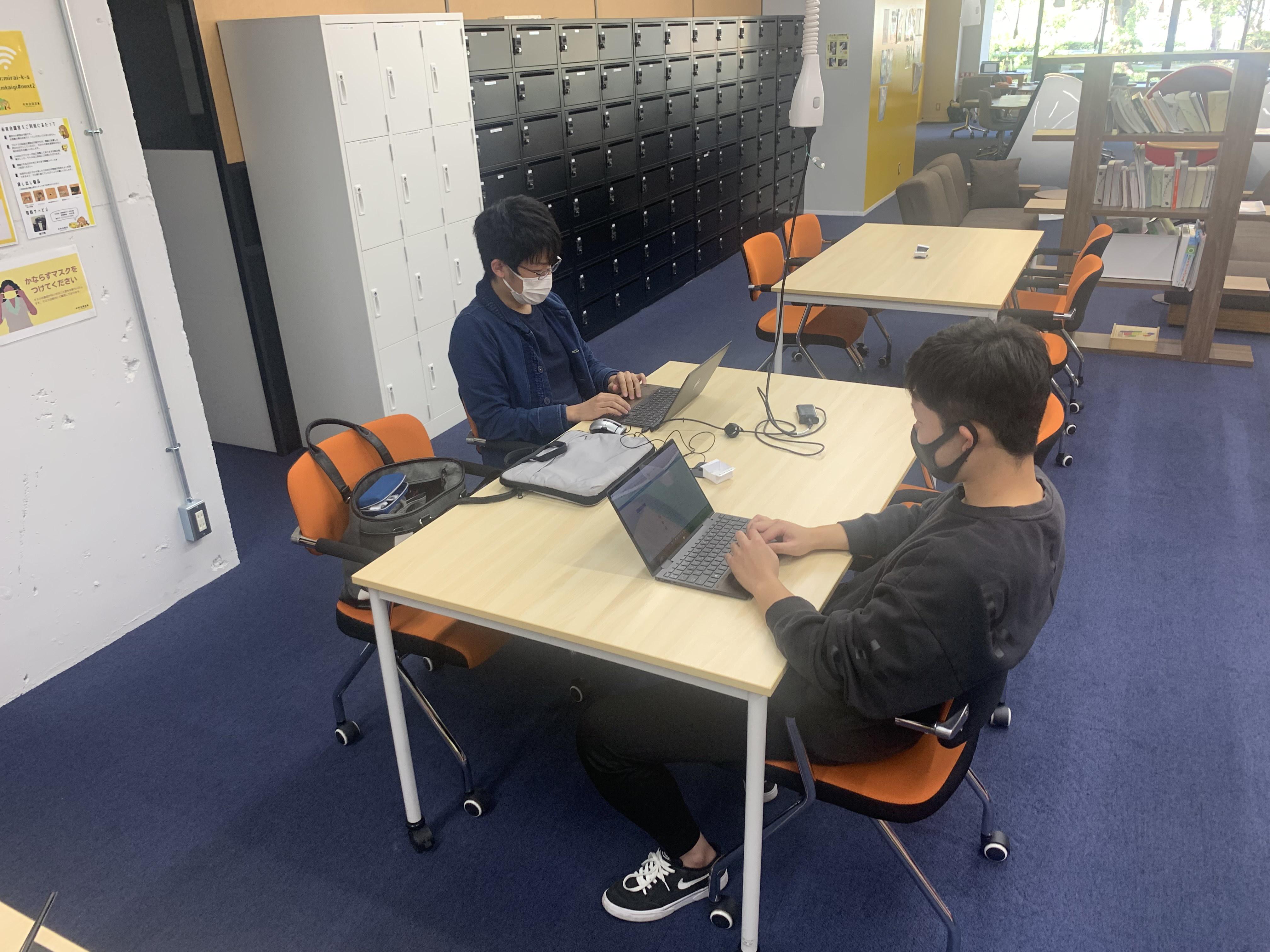 熊本オフィスでの勤務風景。もくもくと記事制作にうちこんでいます。