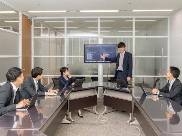 グループのIT関連事業を一手に引き受けるシステム部門に当たる同社は、設立から約5年の間は、人事・給与・生産管理に関するシステムのパッケージ製品をASP化して顧客に提供してきた。