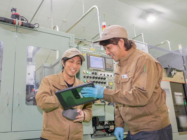 中小製造業の譲受、および譲受した企業の事業改革を行う