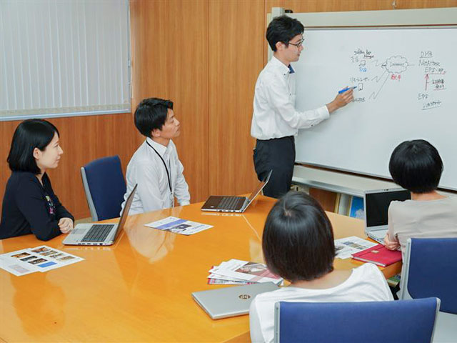 日本のITネットワークの黎明期から、企業ネットワークの構築や、情報セキュリティ分野の先頭集団を走り続けてきた。