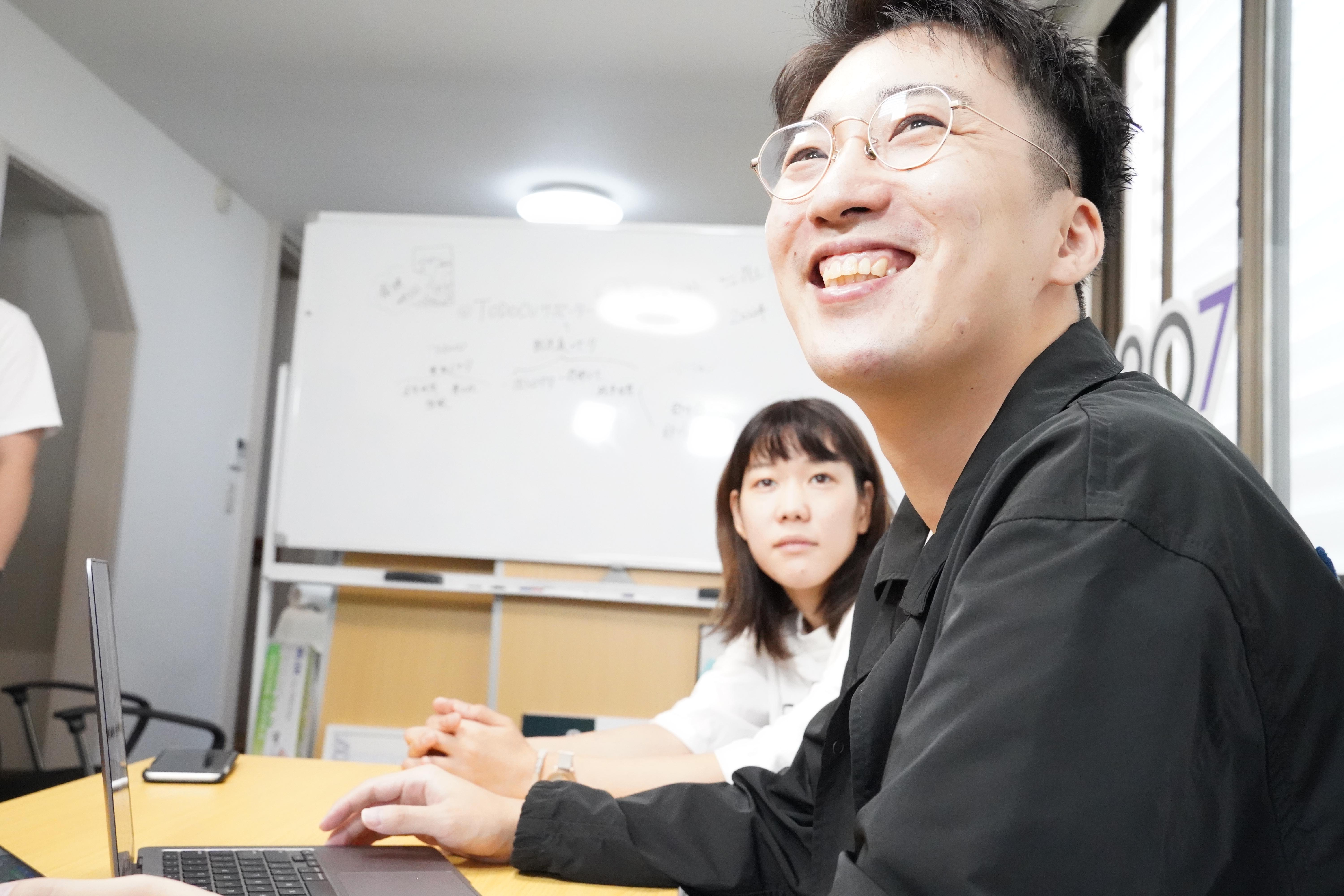 将来的には「モノ」を配送することと、「コト」を統合したサービスを提供し、ラストワンマイルの世界共通プラットフォームの構築を目指す。