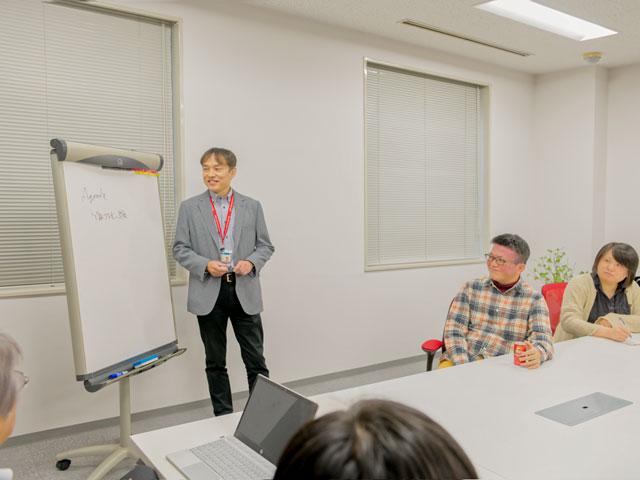 毎年1回行われる“全員プレゼン”を基にする公平・公正な“360度評価”は特徴的。
