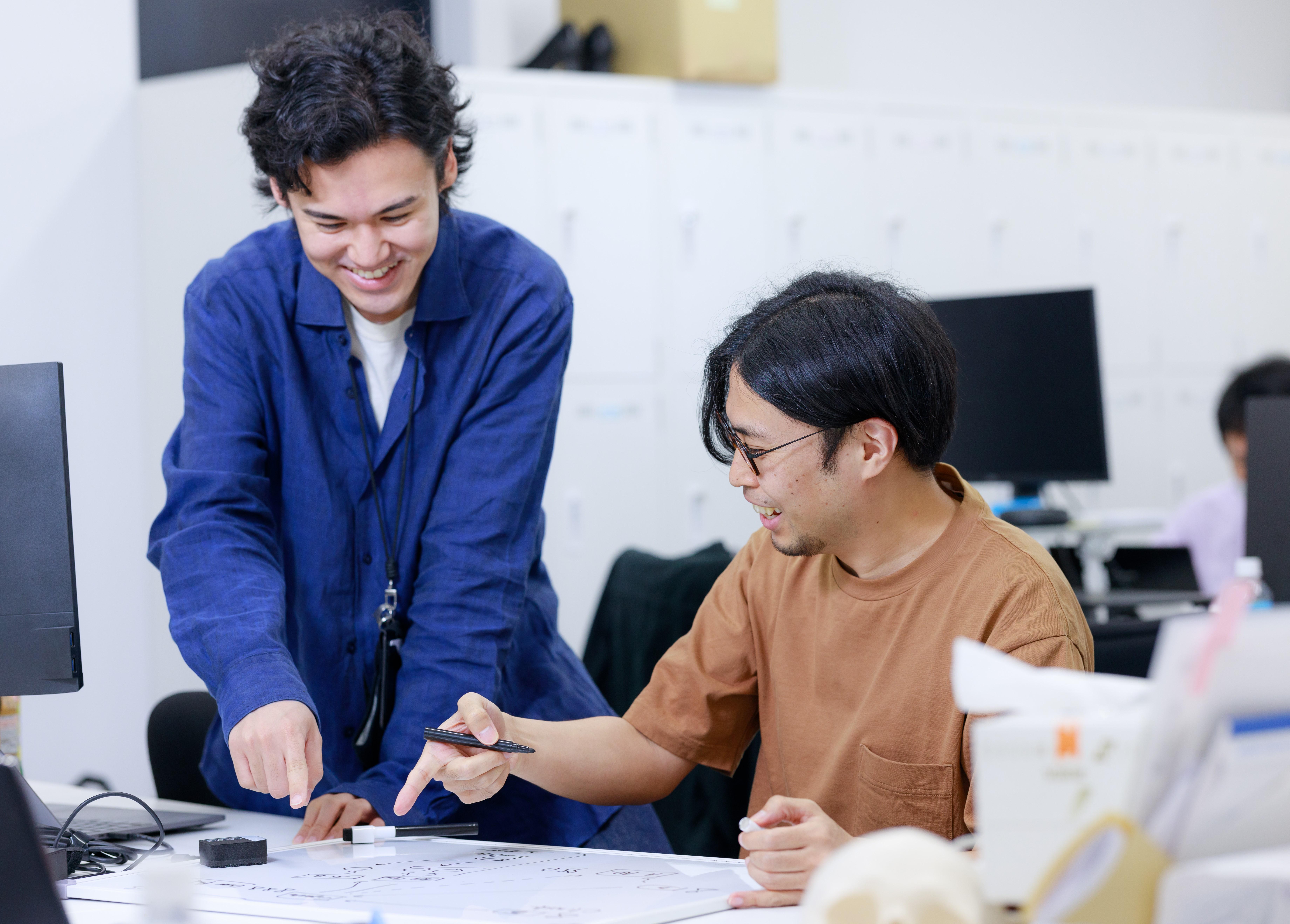 開発ディレクター担当　有馬 啓晃氏

患者様向けのアプリケーションやクリニック様向けのカルテシステム、製造向けの受注発注管理システムなどを作っています。それら各プロダクトの、企画から全体の開発計画を立てたり、進捗管理などを行うなど多様な人と関わることができる。