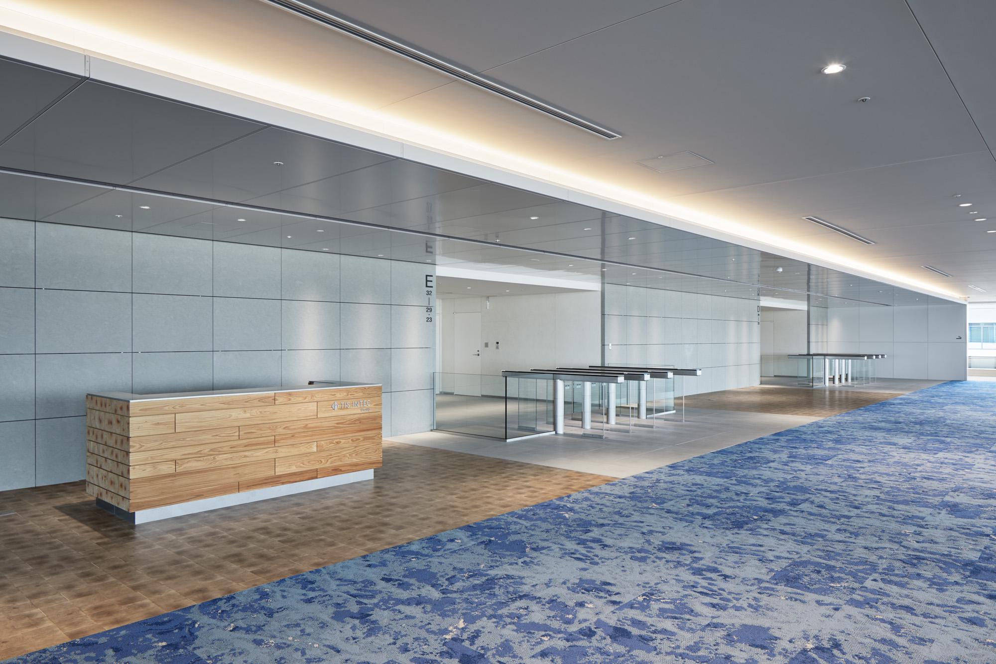 エレベーターホールより澪標アナリティクスのオフィス階へ上がります