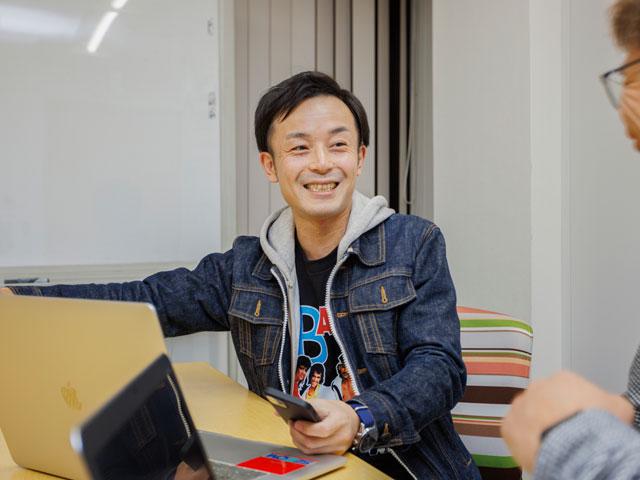 2021年12月現在、Web制作チーム、プロモーションチームにそれぞれ3名の計6名で活動する少数精鋭の会社。
