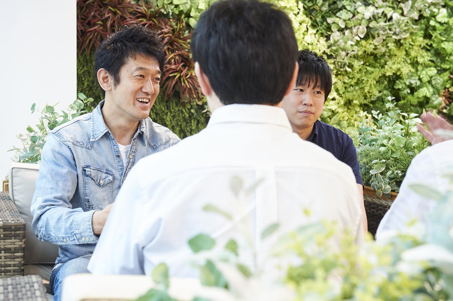 当社は、Web制作会社にしては珍しく『18:30完全退社』を実現しています。そして、好きなタイミングで取れる、『午後休憩30分』や『テレワーク制度』を用意しています。