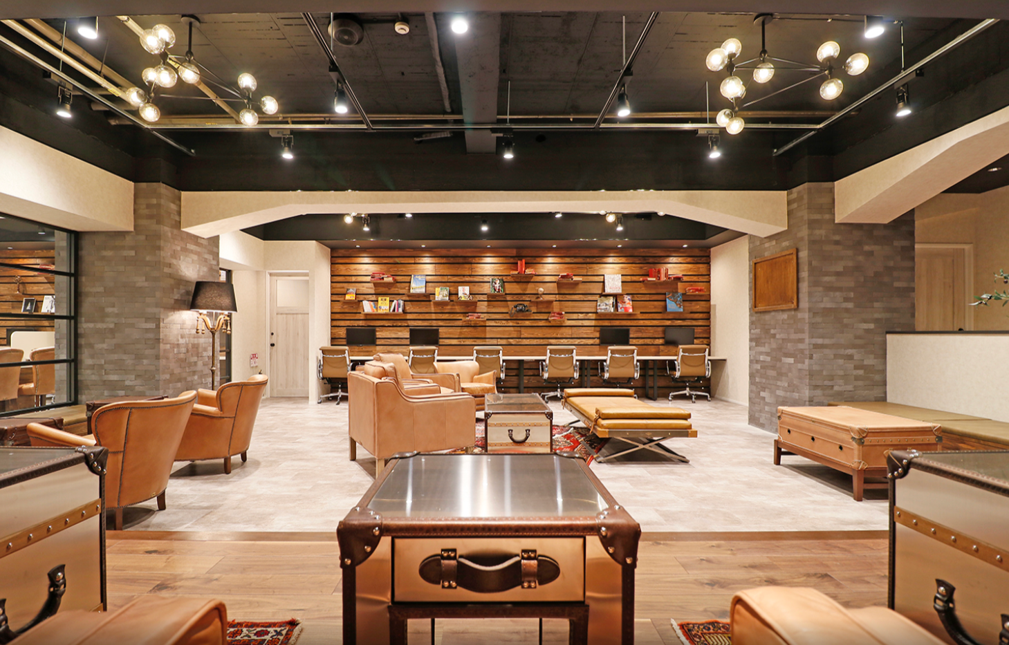 南青山にオフィスを構える。基本はリモートだが、必要に応じて自由に出社も可能。