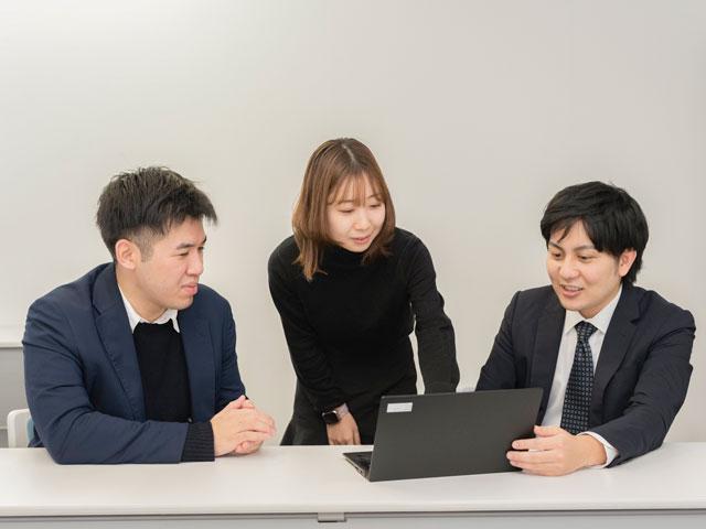 同社は、設立初期の時代から銀行業務オンラインシステムの開発を手掛け、現在も金融機関における業務システムの開発を自社事業の一つの柱としている。