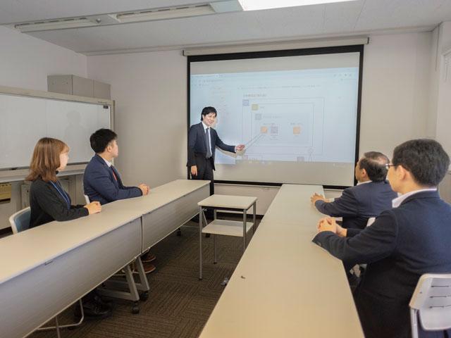 今後は、プログラミング実務よりもシステム開発の超上流工程の設計業務が重要性を増すと考えられる中、ユーザーと接しながら業務を進められる同社の環境。