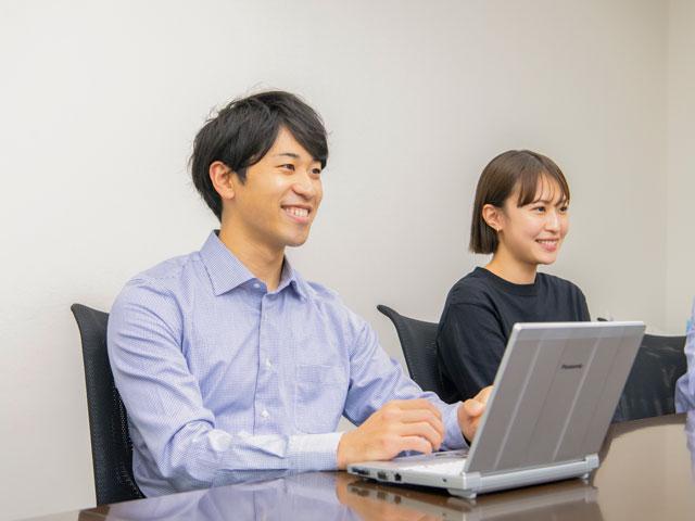 同社で活躍している人材に共通していることが、コミュニケーション力の高さと周りを巻き込んでいける熱量を持っていることだ。自分の意見をしっかりと持ち、積極的に発信する。思いが強すぎて、時には激しい議論に発展することもあるが、なぜか憎めない“チャーミングな“社員が多いのも特徴だという。