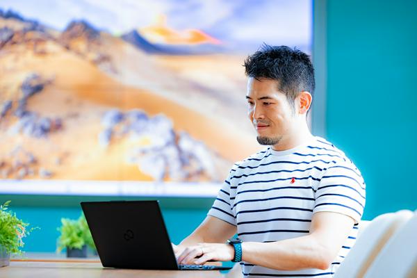 募集している求人：【コンテンツディレクター】フルリモート可｜クリエイティブ事業の第一想起を担う企業で戦略的マーケティングの企画立案・ディレクションをお任せ！