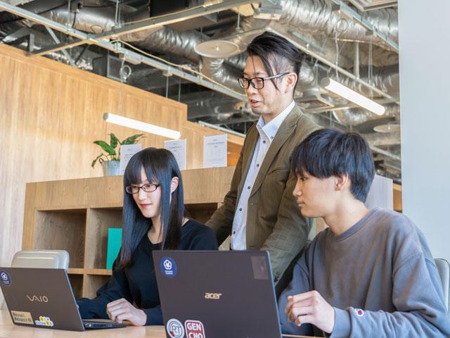 30社以上のグループ会社や約6,000社のパートナー企業とのネットワークと、そのネットワークを活かした営業力が強みだ。