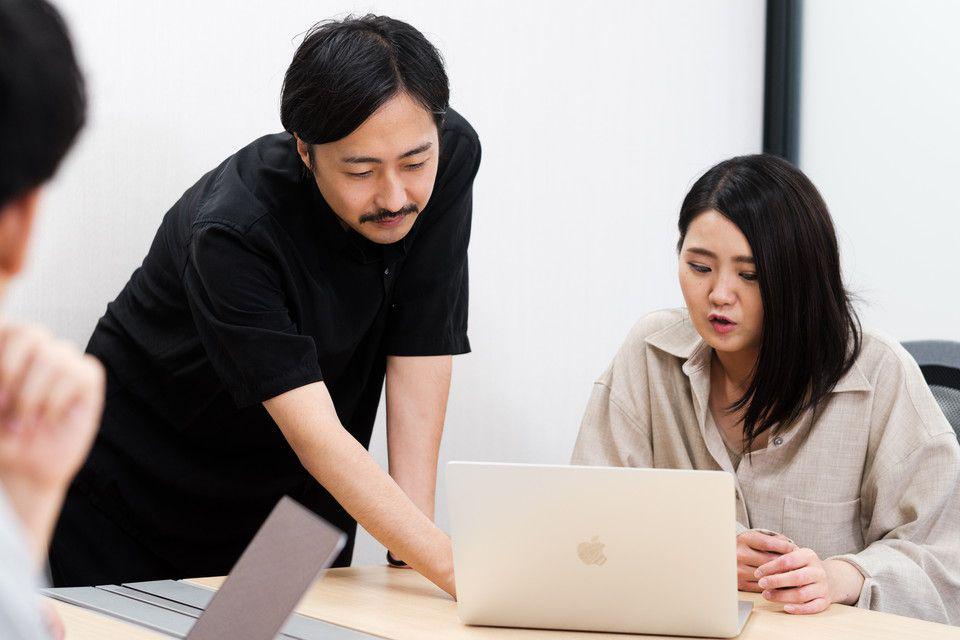 同社の社員には一風変わった経歴の持ち主が多い。多彩なメンバーがチームワークを発揮している。