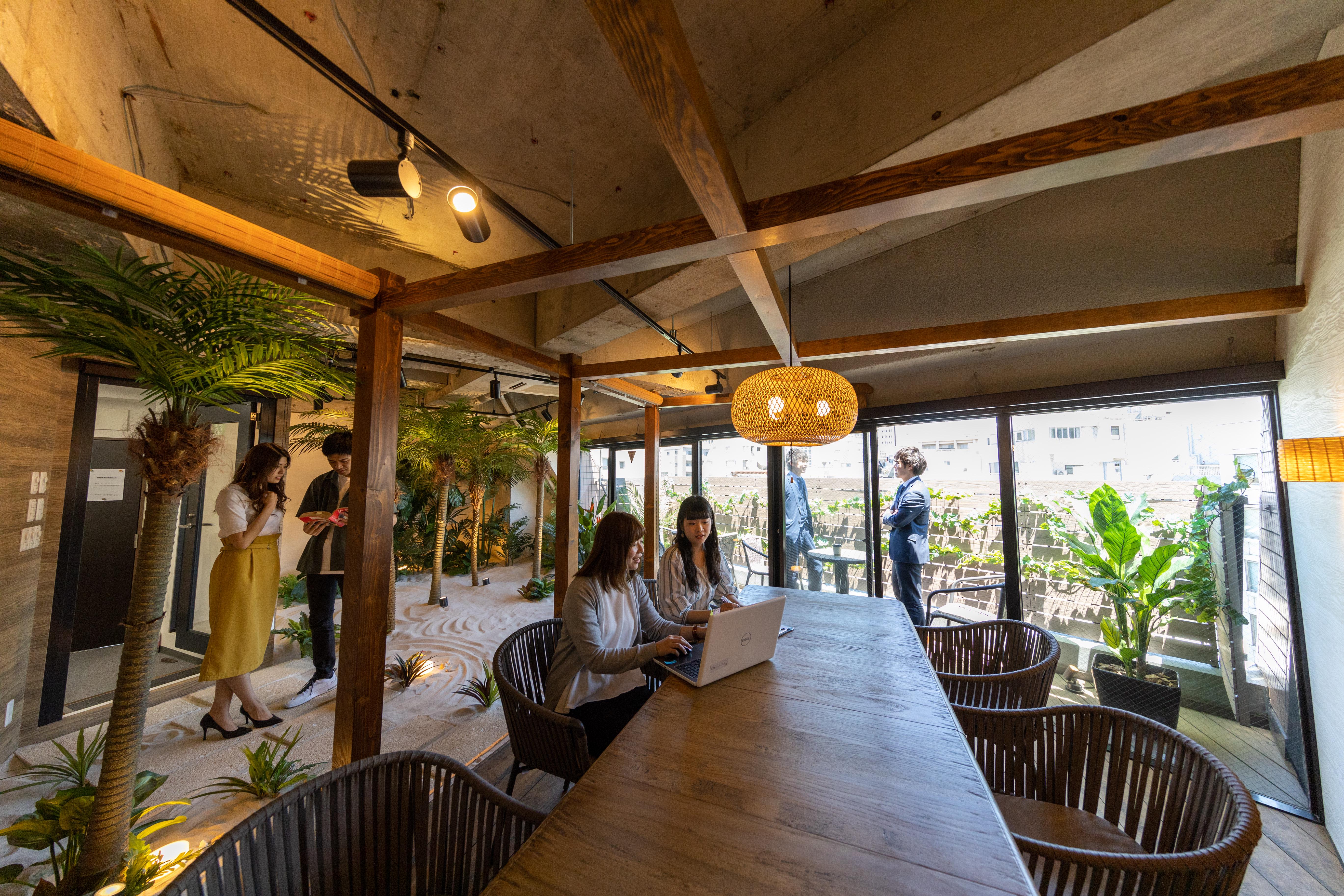 平均年齢28歳という若さあふれる組織メンバーたち。