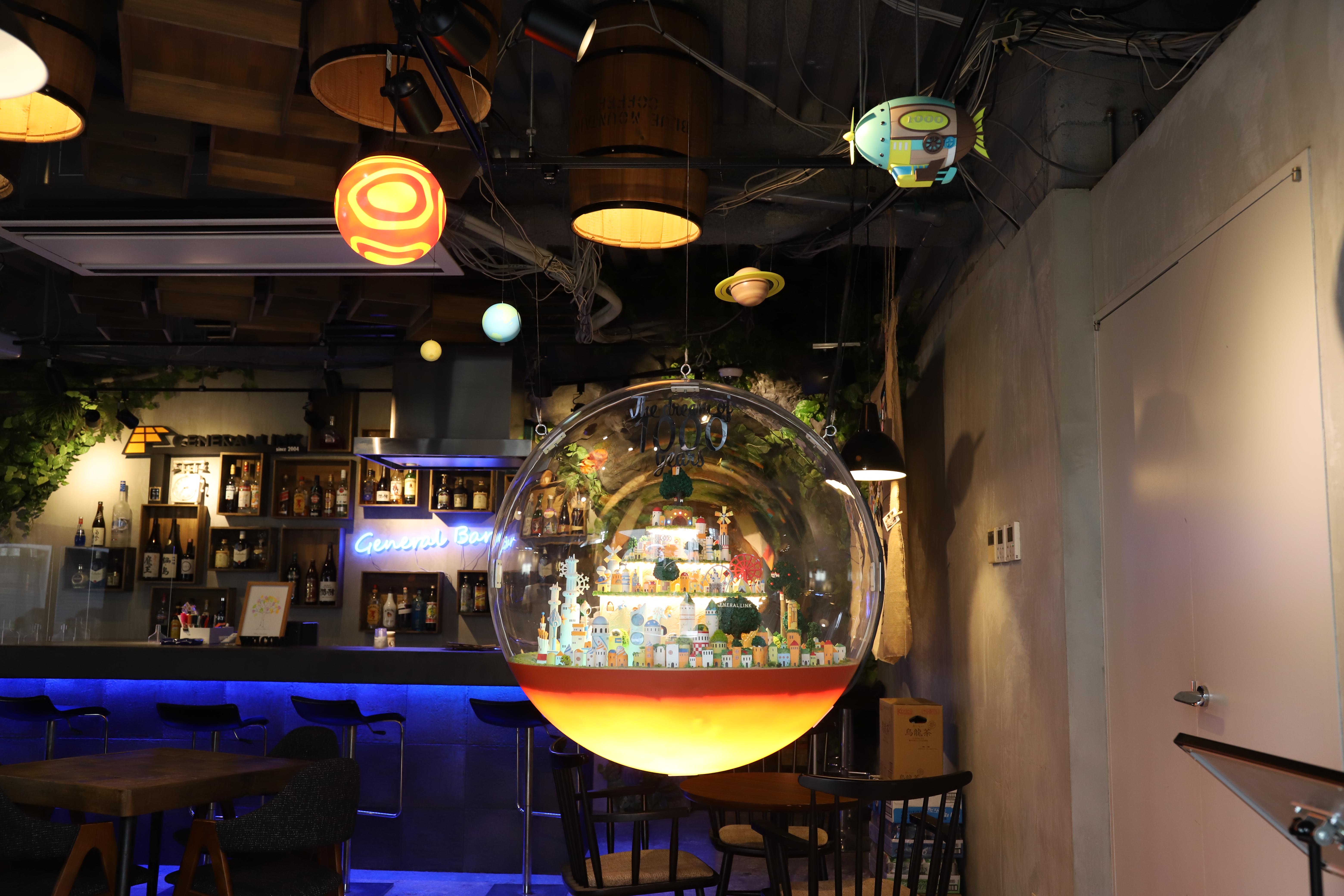 1階にあるBARスペースにはビジョンをカタチにしたモニュメントがあります。