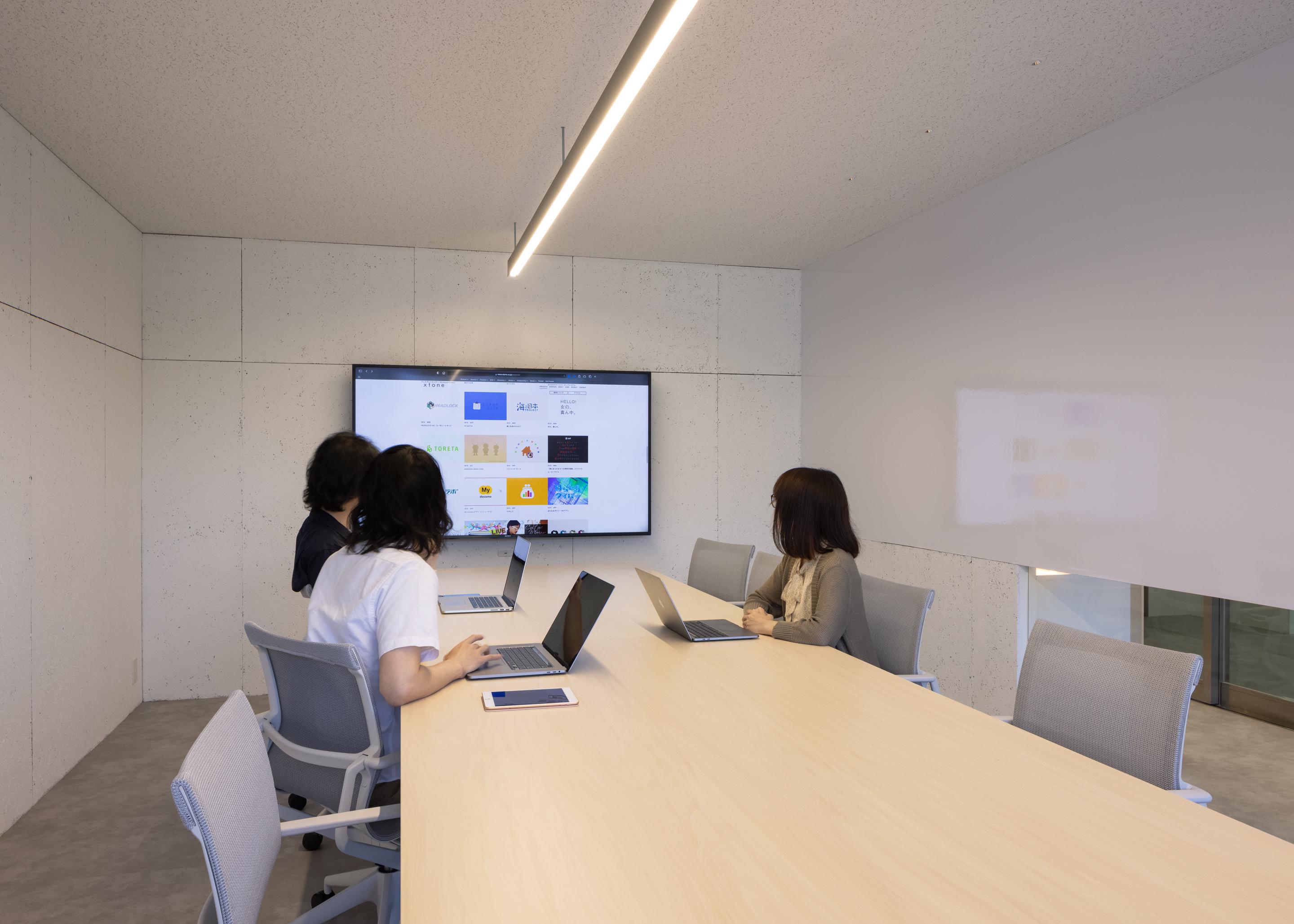 ミーティングではどんな意見でも取り入れていくため、発言がしやすい空気で進みます。