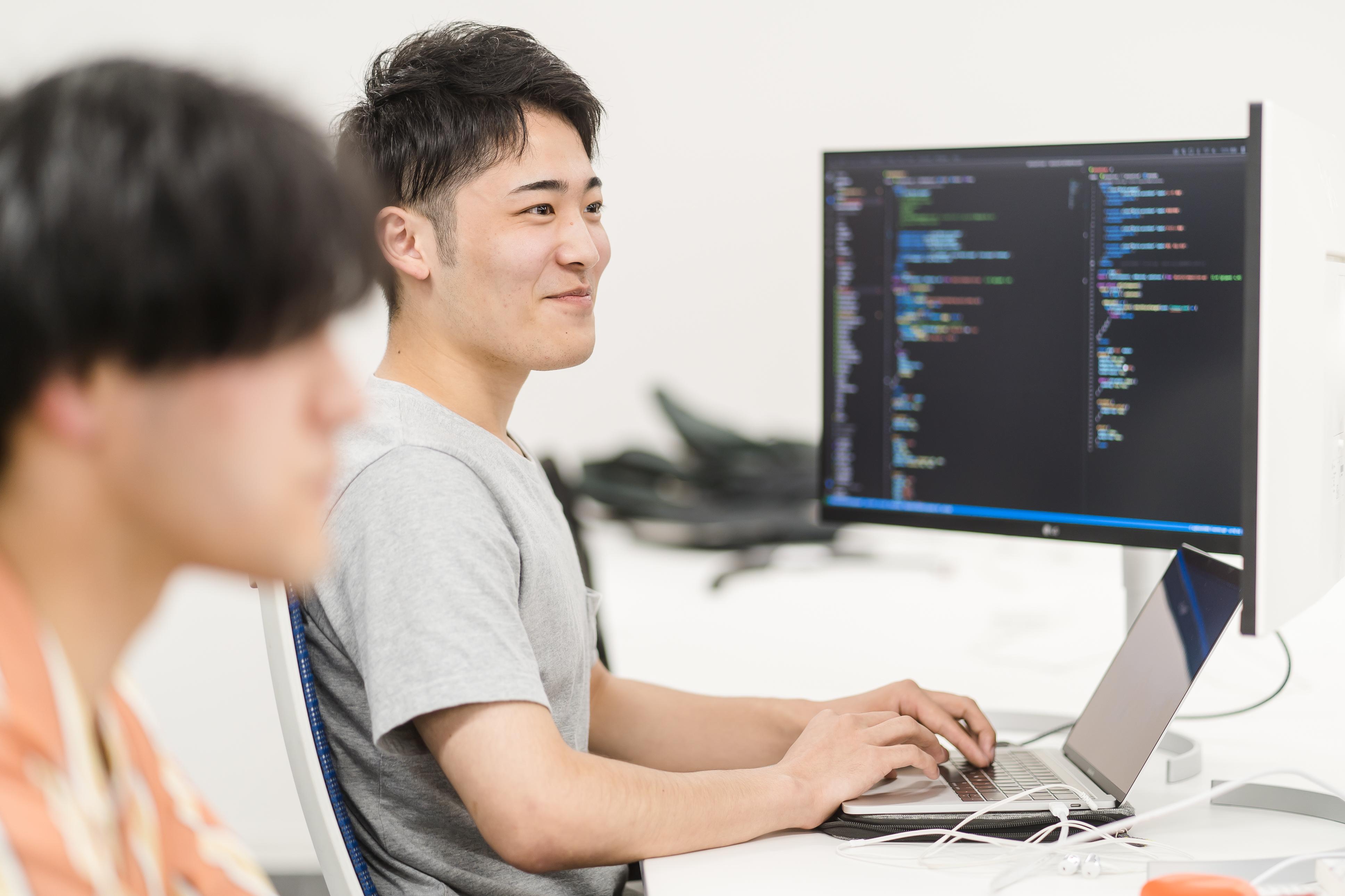 ユーザーに対して「安心して挑戦できる環境」を提供する『Scheeme』。「他人の成功にコミット」する仕事なだけに、顧客に感心を持ち、共に成長や成功を喜べるようなマインドを持った人物こそがふさわしいといえるだろう。