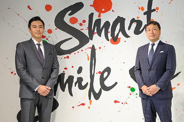 弊社の代表西山（右）と俳優の要潤さん。CM動画も公開中。