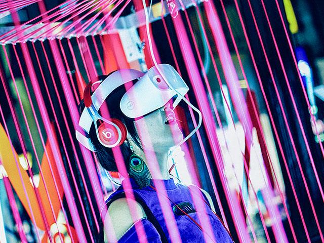 2021年12月には、全国6都市で『リアルメタバースプラットフォーム』の実装を完了。都市空間に向けてAR/MRコンテンツの配信を可能にする等、新しい動きを見せている。