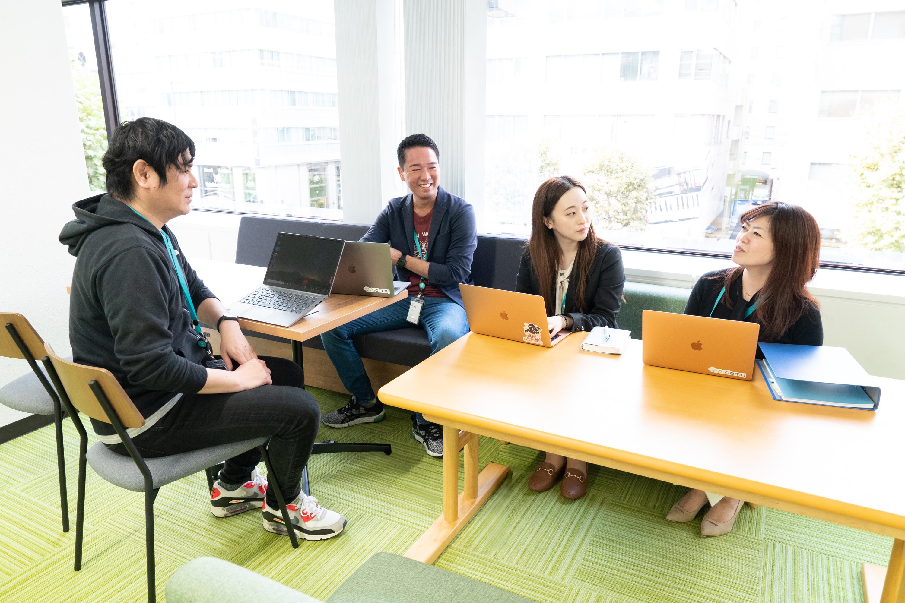 すべてのメンバーと直接コミュニケーションしながらプロジェクトを進めているため、はっきりと全体像が見える環境。