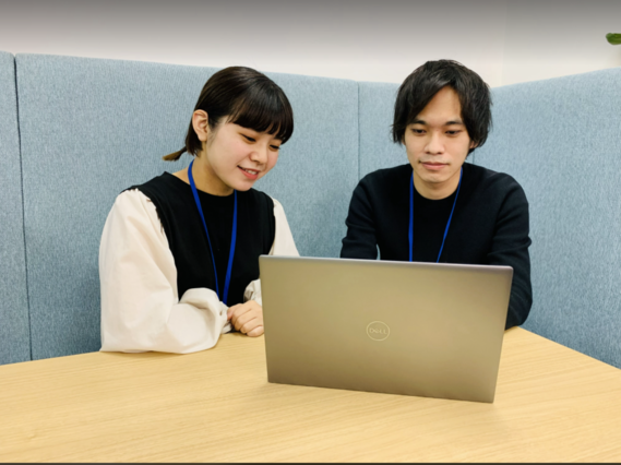 部門の垣根を越えて、より良いサービスづくりのために意見を出し合います。