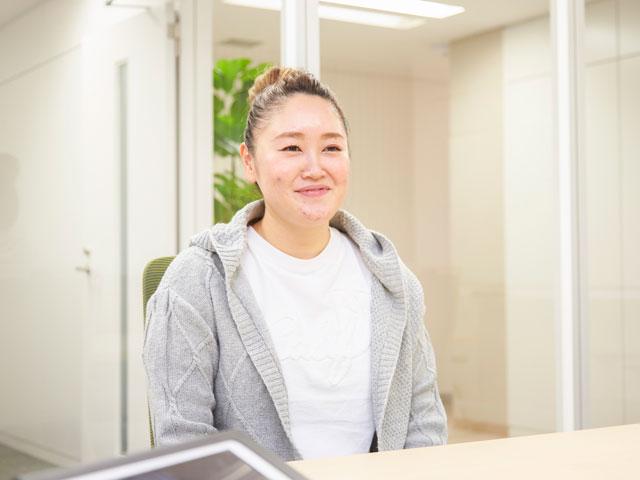 同社はホテル等のホスピタリティ業界に特化し、業務に役立つシステムをフルラインナップで提供しているグローバルソリューションベンダーだ。