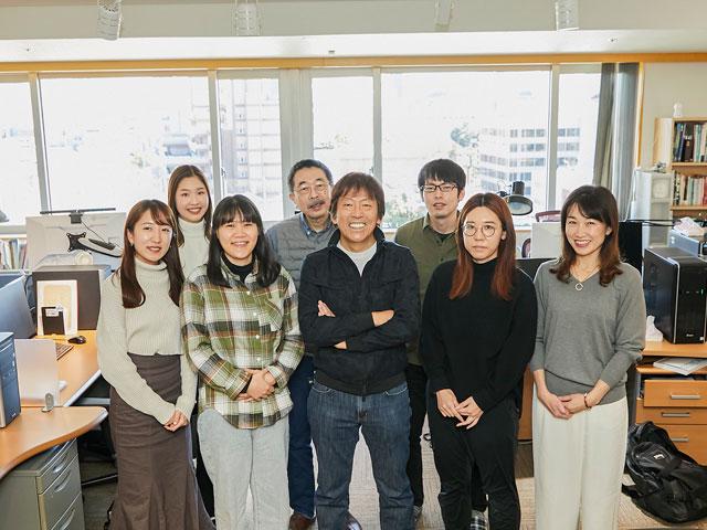 少数精鋭で社内の風通しも良く、各自の持つ力「個」のパワーを全員で補完しながら「集」のパワーにしていく。