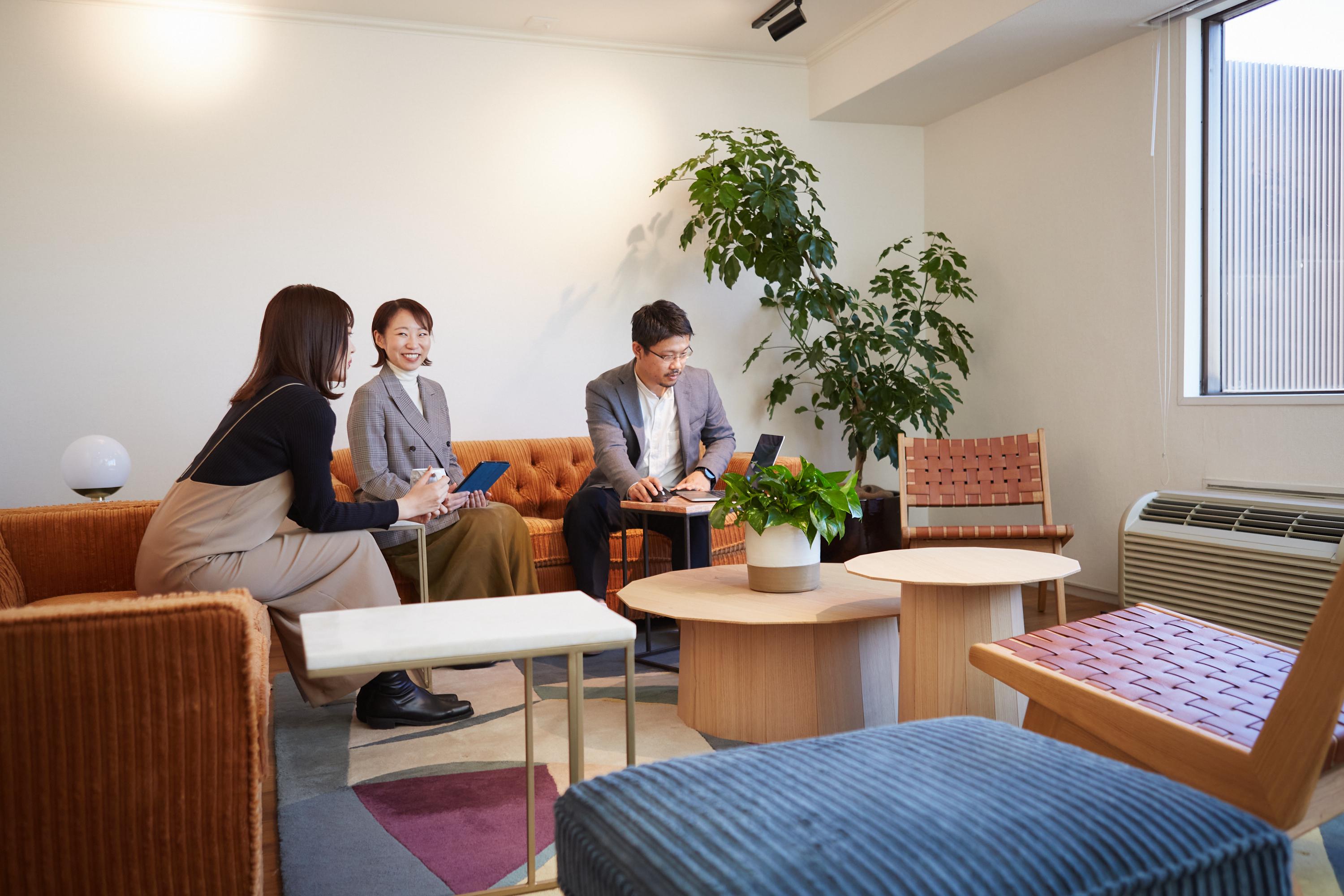 現在の同社は、クライアントとなる美容医療クリニックの認知度向上を目指したプロモーション支援、集客施策の立案と実施、プレスリリース等の広報活動といったマーケティング関連のコンサルティングを軸とし、デジタル化推進支援といった活動にも取り組みながら事業を展開している。