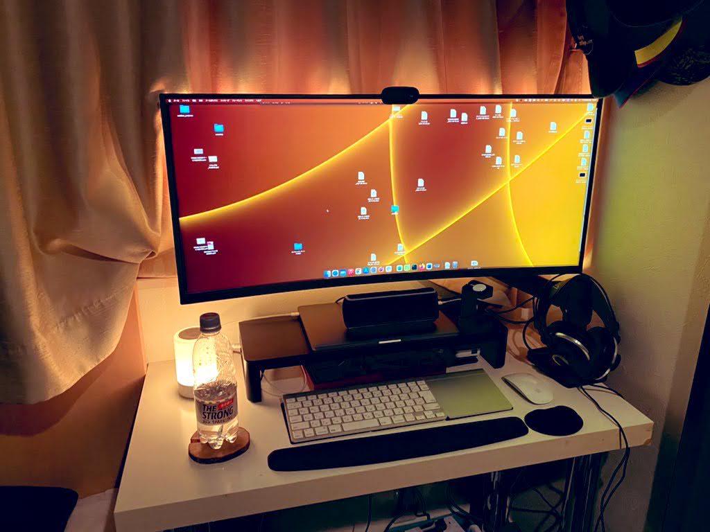 フルリモートワーク。ホームオフィスは無限にカスタムできる自分だけのアジトです。