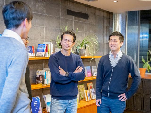 リモート体制を活用したコンサルティングスタイルにより、ミドルマーケット企業でも手の届くリーズナブルな料金に抑えている点は特徴的。