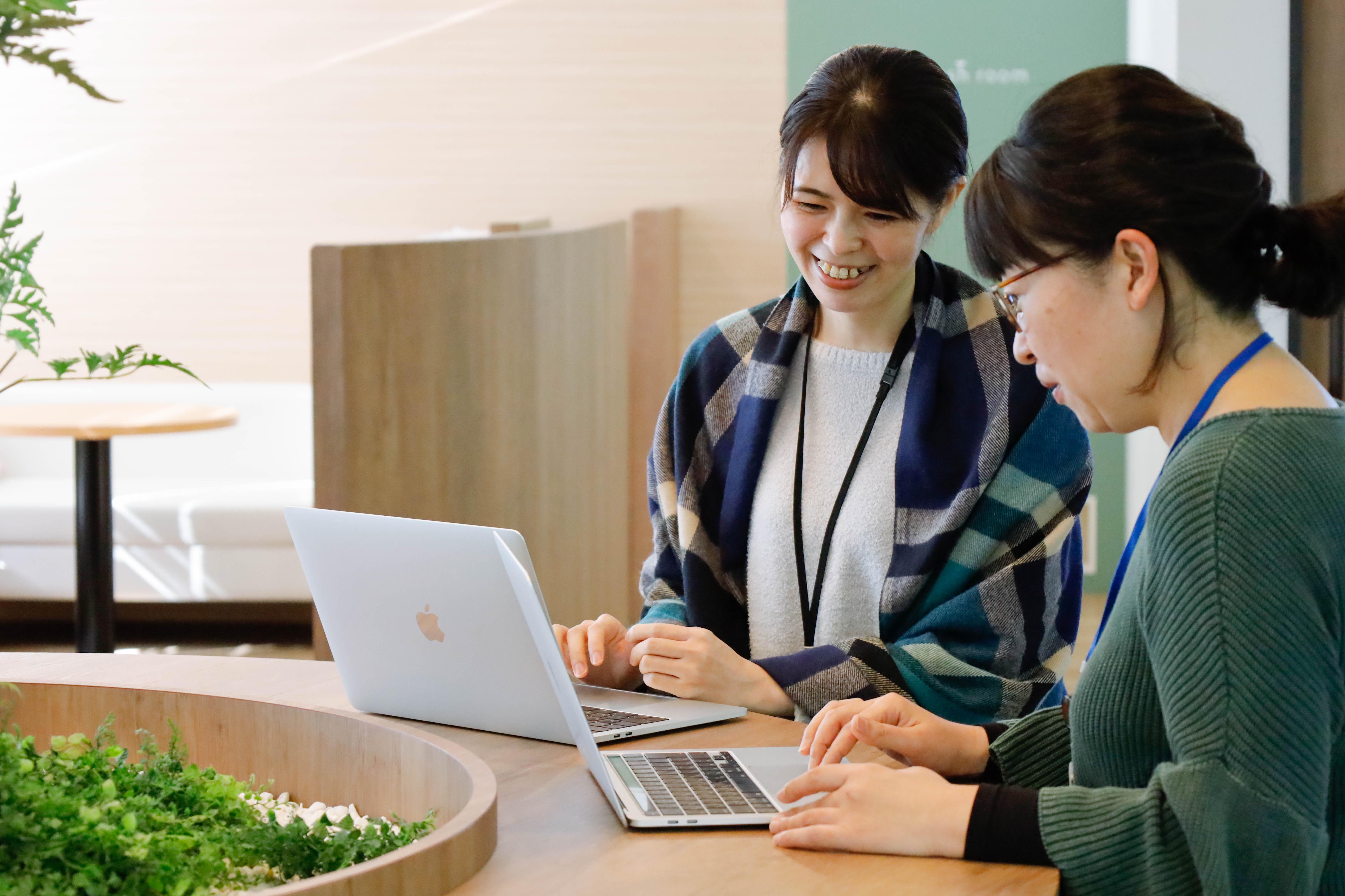 ミーティングでは社歴に関係なく様々な意見が飛び交います。