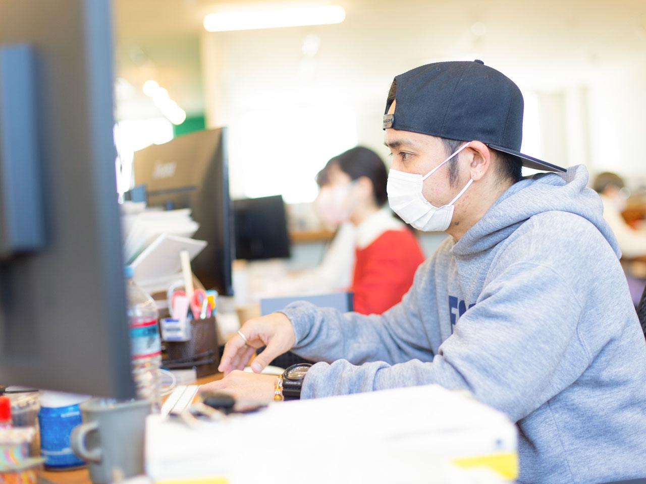 久田氏が目指すのは、ニアショア拠点とは異なる、東京の要求レベルを十分に満たしながらも、あくまで沖縄で働くクリエイターが主体となり運営されるクリエイティブカンパニーだ。